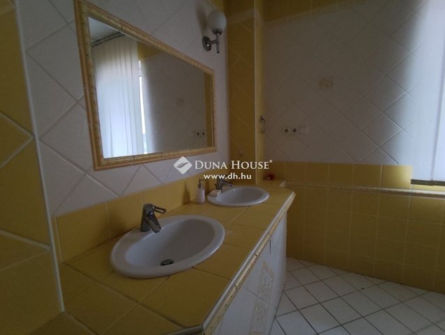 Eladó családi ház, Budapesten, XVII. kerületben 250 M Ft