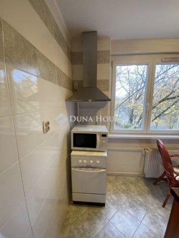 Eladó panellakás, Szegeden 72 M Ft, 3 szobás