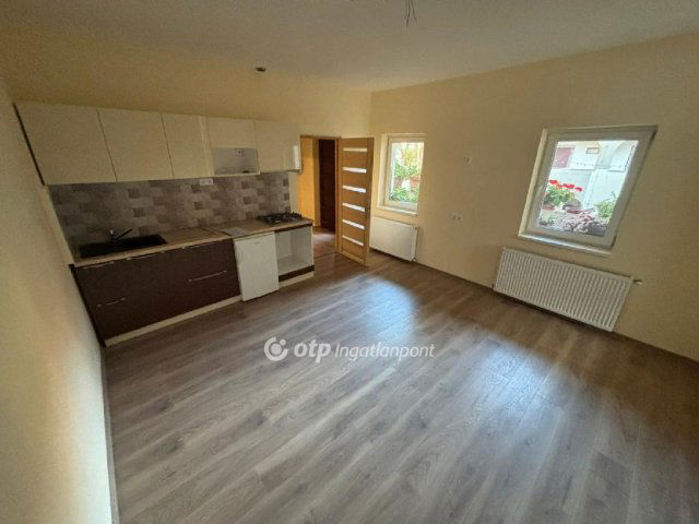 Kiadó téglalakás, albérlet, Egerben 250 E Ft / hó, 2 szobás