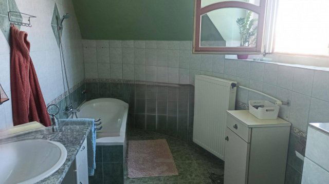 Eladó családi ház, Veresegyházon 155 M Ft, 6 szobás