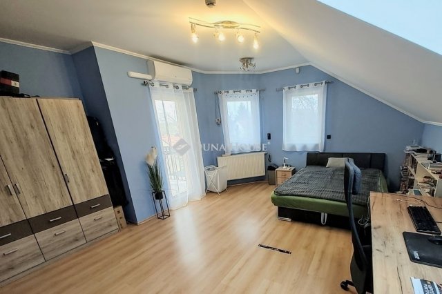 Eladó családi ház, Szegeden 214.9 M Ft, 5 szobás