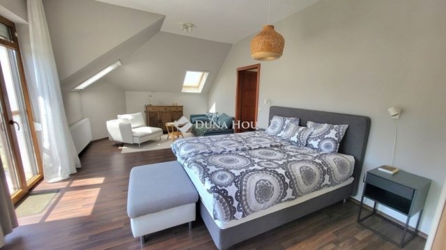 Eladó családi ház, Csobánkán 219 M Ft, 6 szobás