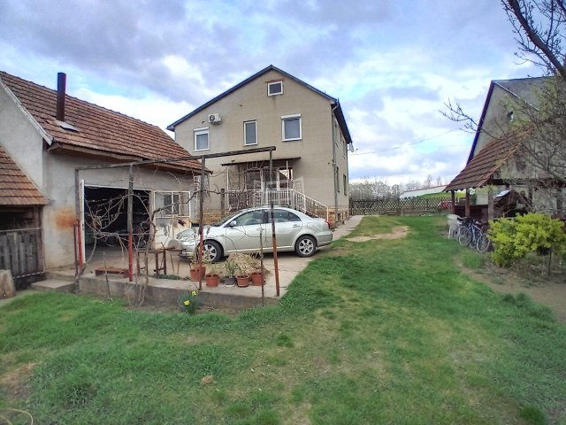 Eladó családi ház, Érsekcsanádon 41.5 M Ft, 5 szobás