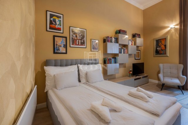 Eladó téglalakás, Budapesten, VI. kerületben 69 M Ft, 1 szobás