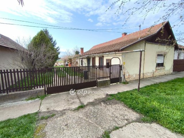 Eladó családi ház, Mezőtúron 22.9 M Ft, 1+2 szobás