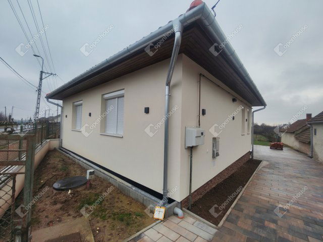 Eladó családi ház, Becsehelyen 75 M Ft, 3 szobás