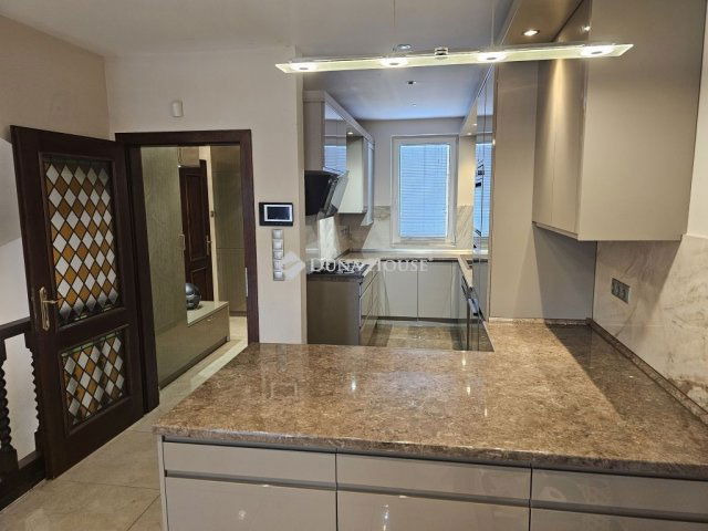 Eladó sorház, Budapesten, II. kerületben 390 M Ft, 7 szobás