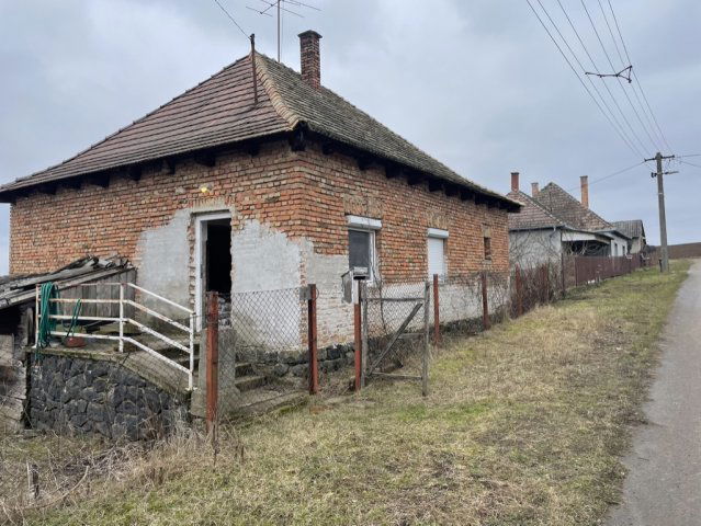 Eladó családi ház, Becskén 19.9 M Ft, 2 szobás