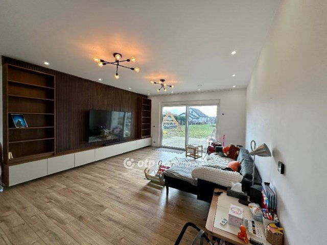 Eladó családi ház, Albertirsán 165 M Ft, 3 szobás