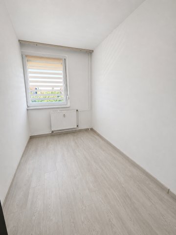 Eladó panellakás, Debrecenben 63.9 M Ft, 1+2 szobás