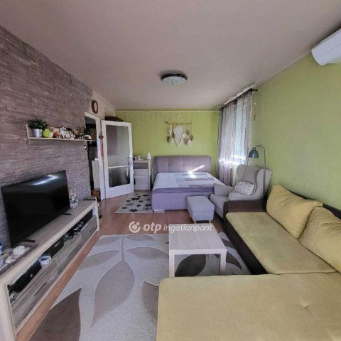 Eladó panellakás, Budapesten, XV. kerületben 74.8 M Ft