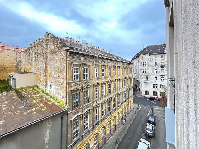 Eladó téglalakás, Budapesten, VIII. kerületben, Gutenberg téren