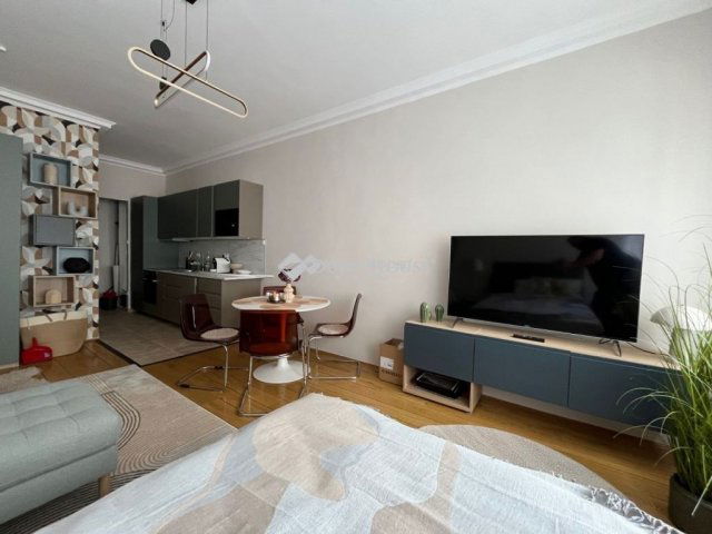 Eladó téglalakás, Budapesten, V. kerületben 89 M Ft, 1 szobás