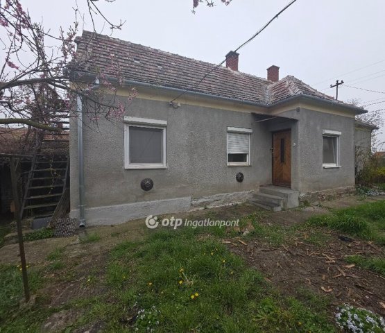 Eladó családi ház, Celldömölkön 11.75 M Ft, 2 szobás