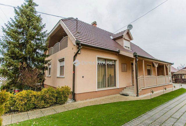 Eladó családi ház, Jászberényben 148.5 M Ft, 4 szobás