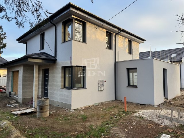 Eladó családi ház, Budapesten, XVI. kerületben 257 M Ft