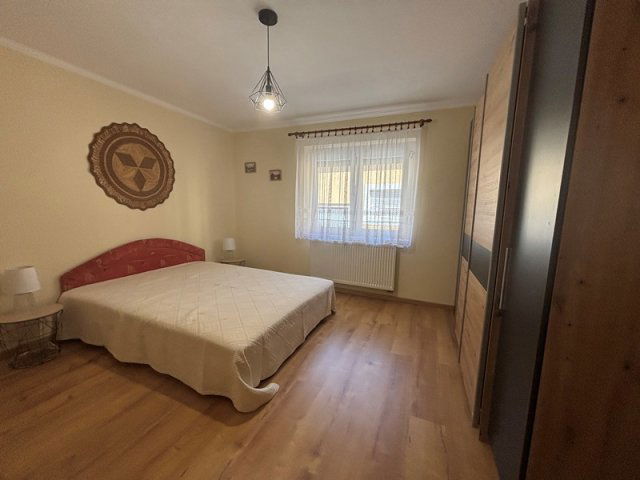 Kiadó családi ház, albérlet, Pécsett, Tábor utcában, 2 szobás