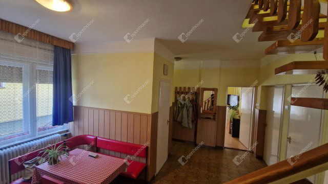 Eladó családi ház, Komáromban 62.9 M Ft, 4 szobás