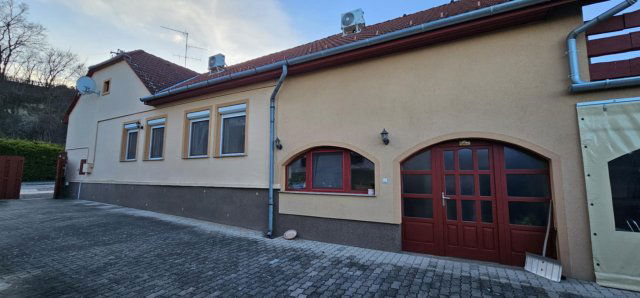 Eladó családi ház, Hidegségen 124.9 M Ft, 4+1 szobás