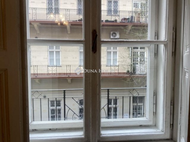 Eladó téglalakás, Budapesten, VI. kerületben 62 M Ft, 1 szobás