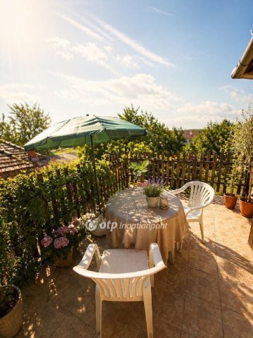 Eladó családi ház, Győrladaméren 159.9 M Ft, 6 szobás