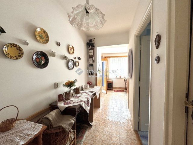 Eladó családi ház, Várpalotán 89.99 M Ft, 4 szobás