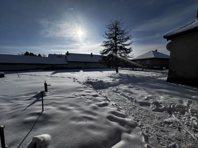 Eladó családi ház, Dunavecsén 37 M Ft, 2 szobás
