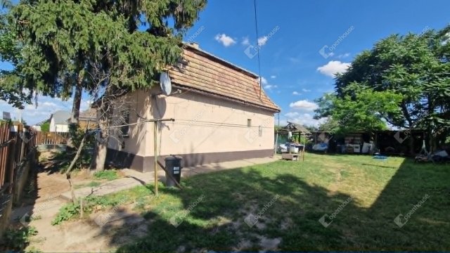 Eladó családi ház, Csémen 40.5 M Ft, 2 szobás