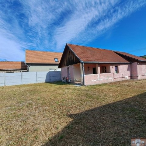 Eladó családi ház, Monoron 59.9 M Ft, 3 szobás