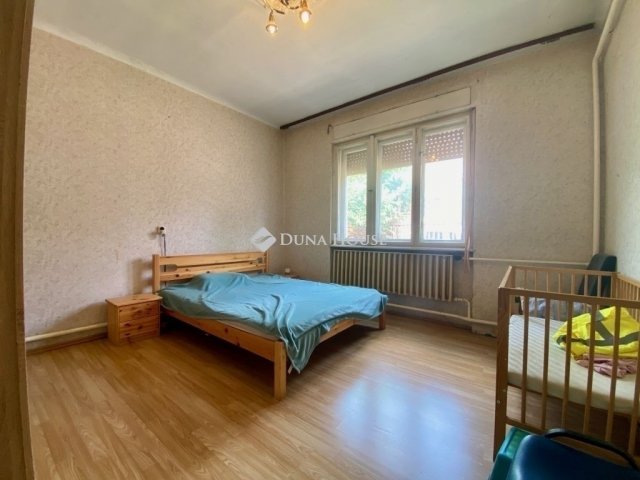 Eladó családi ház, Budapesten, XV. kerületben 89.99 M Ft