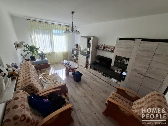 Eladó téglalakás, Szegeden 60.5 M Ft, 3 szobás