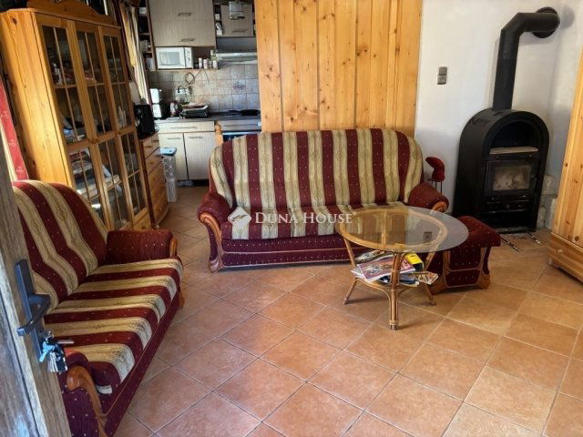 Eladó családi ház, Leányfaluban 150 M Ft, 3 szobás