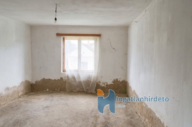 Eladó családi ház, Nagybakónakon 9 M Ft, 3 szobás