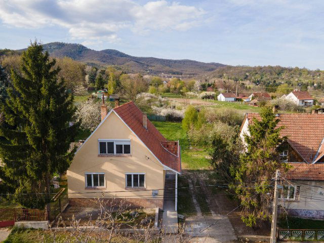 Eladó családi ház, Diósjenőn 27.9 M Ft, 4 szobás