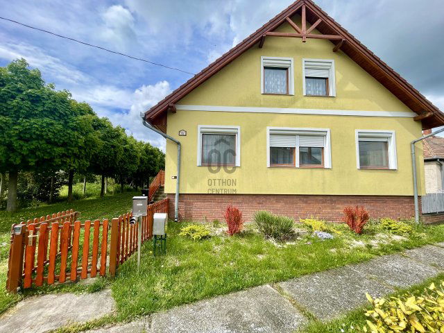 Eladó családi ház, Kónyon 89 M Ft, 6 szobás