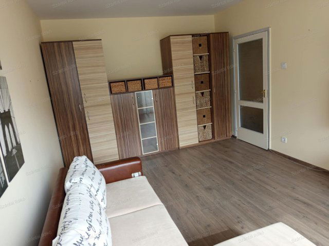 Kiadó panellakás, albérlet, Szolnokon 120 E Ft / hó, 2 szobás