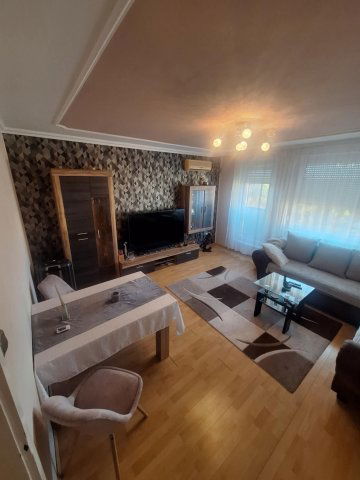 Eladó panellakás, Pápán 38.9 M Ft, 3 szobás