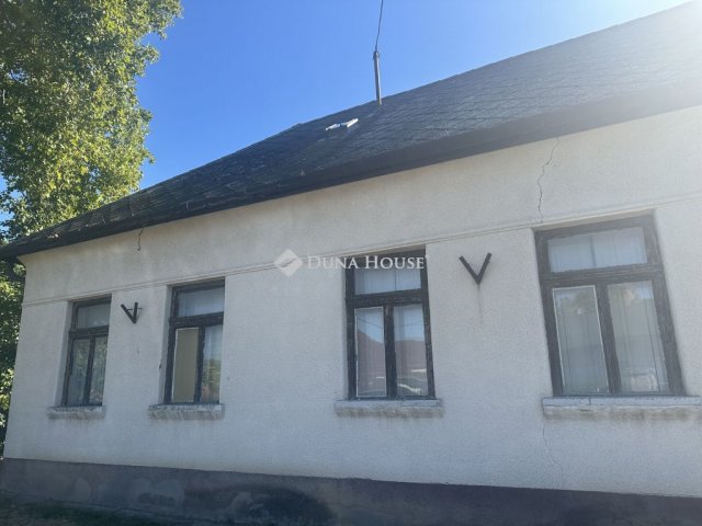 Eladó családi ház, Vértesacsán 79.9 M Ft, 3 szobás