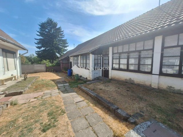 Eladó családi ház, Süttőn 32.9 M Ft, 6 szobás