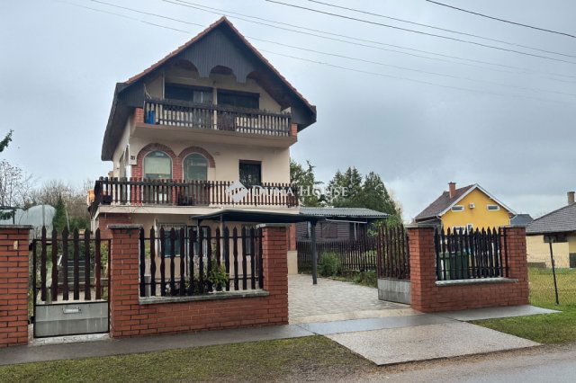 Eladó családi ház, Szigetszentmiklóson 85 M Ft, 5 szobás