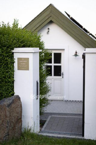 Eladó nyaraló, Lesenceistvándon 177 M Ft, 3 szobás