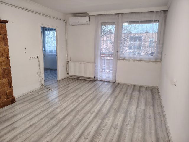 Eladó téglalakás, Csornán 39.5 M Ft, 2 szobás