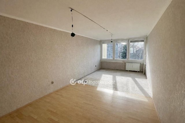 Eladó téglalakás, Egerben 44 M Ft, 2 szobás