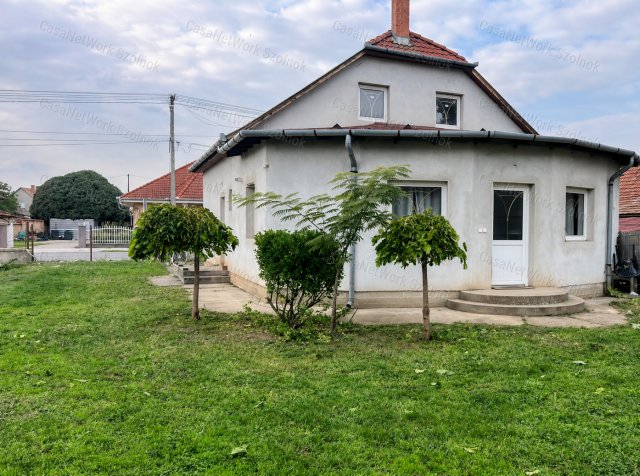 Eladó családi ház, Tiszaföldváron 26 M Ft, 3 szobás