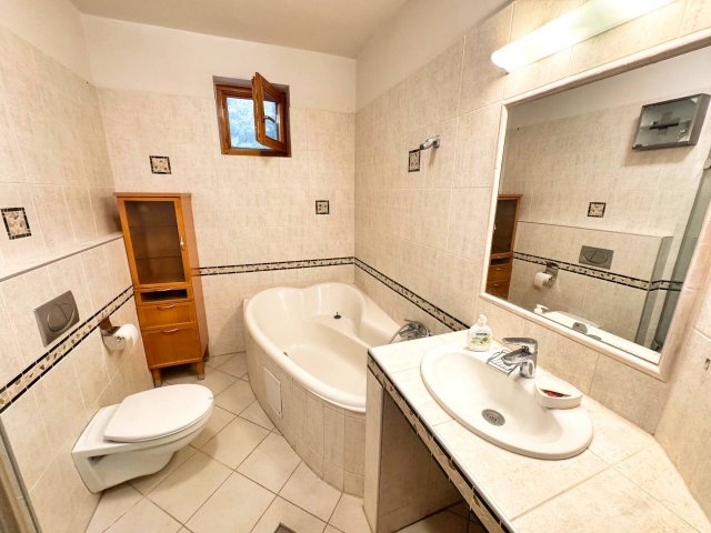 Eladó családi ház, Pákozdon 155 M Ft, 6 szobás