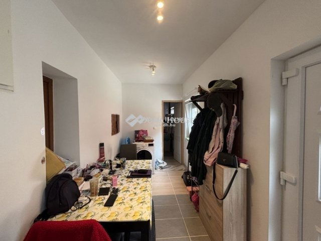 Eladó családi ház, Sárisápon 25 M Ft, 3 szobás