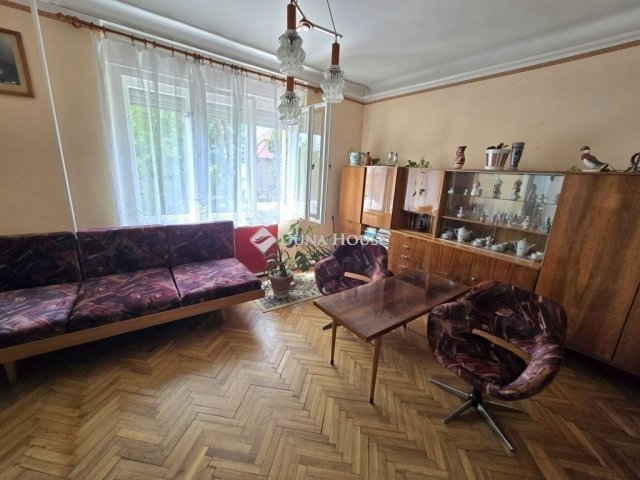 Eladó családi ház, Pécsett 64.9 M Ft, 3 szobás