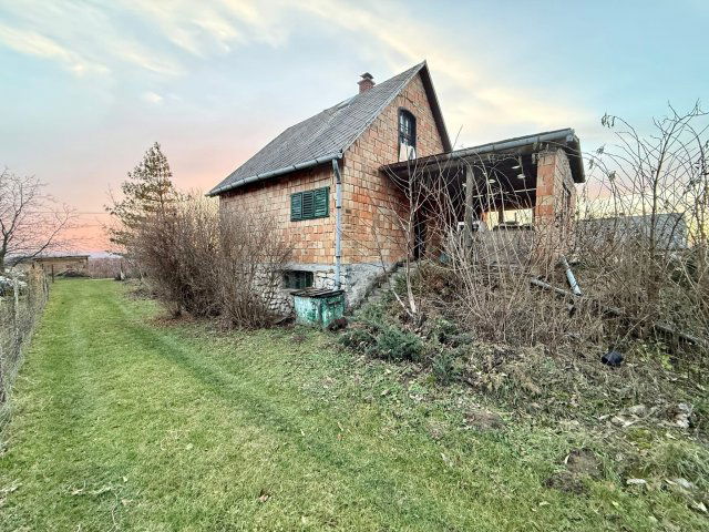 Eladó családi ház, Csákberényben 22.4 M Ft, 2 szobás