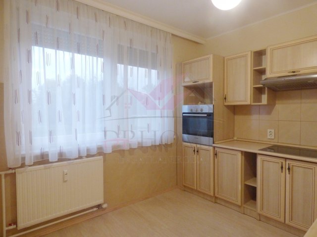 Kiadó panellakás, albérlet, Debrecenben 250 E Ft / hó, 3 szobás