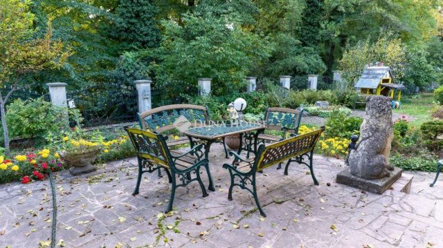 Eladó családi ház, Szentendrén 449 M Ft, 8+1 szobás